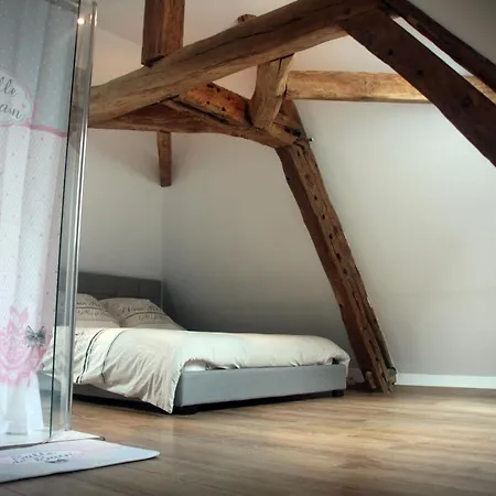 Maison Dans Le Bourg Nyaraló *